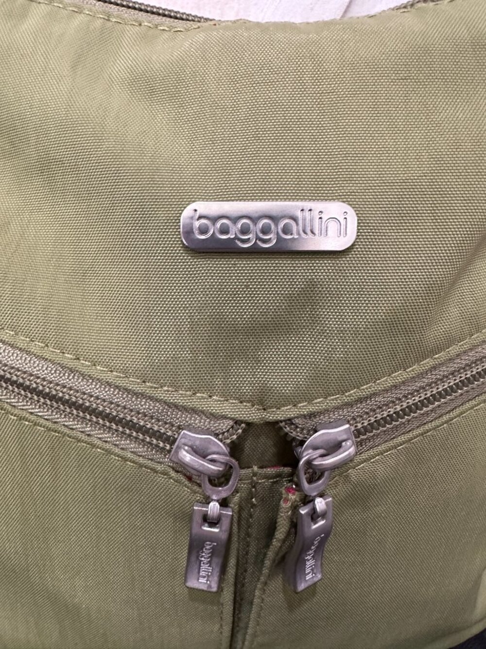 Baggallini Horizon Lightweight Nylon Crossbody Bag in Olive - Picture 3 of 8